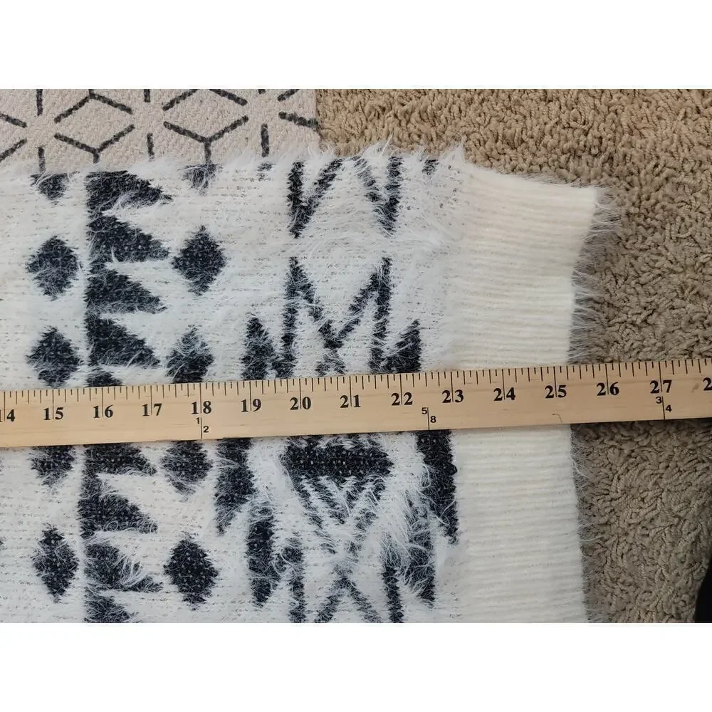 Maurices White Snowflake Eyelash Fuzzy Knit Pullover Sweater, sz Large